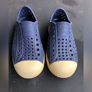 GUC size 11 youth Native Jefferson navy shoes